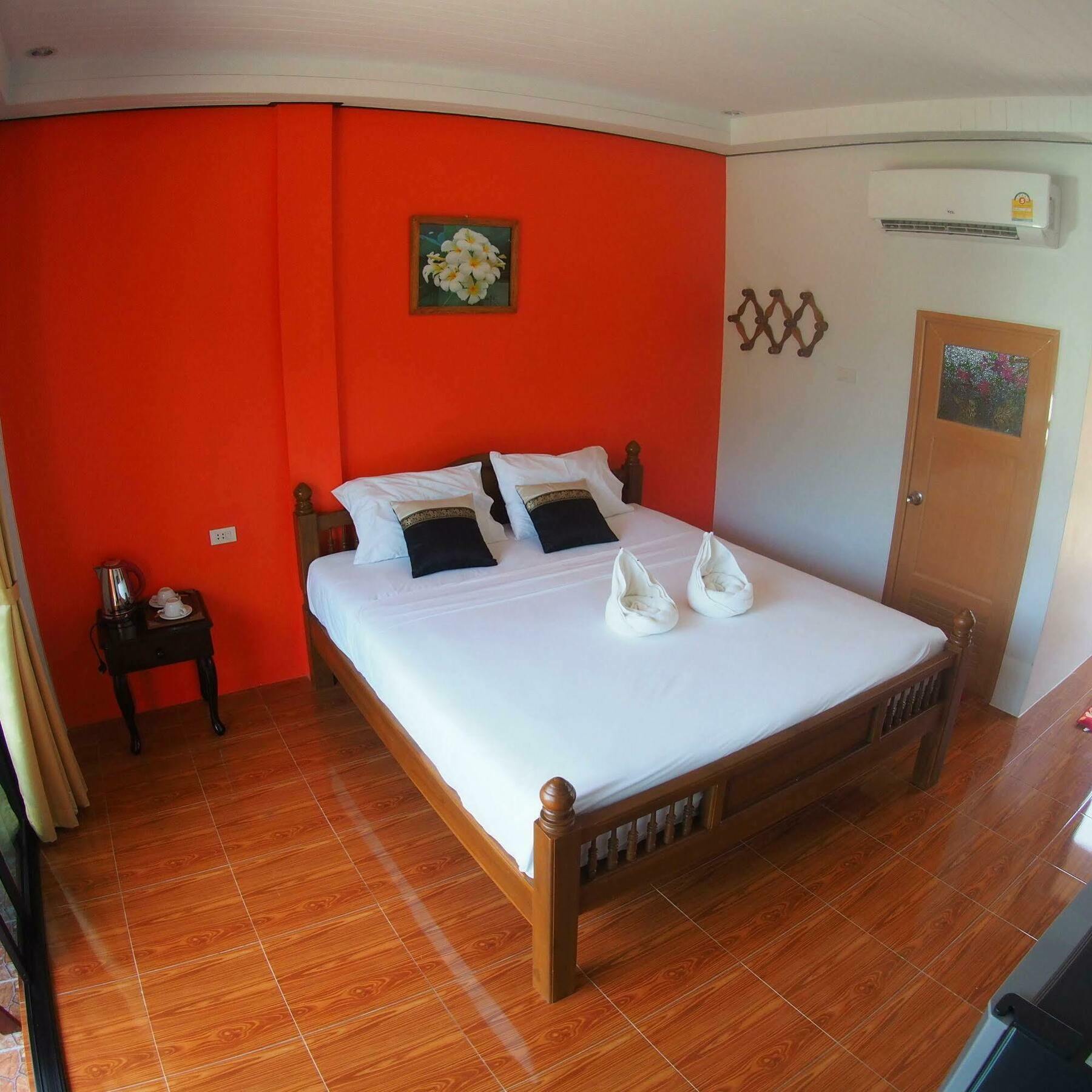 พงศ์พิพัฒน์ ลันตา แมนชั่น Hotel เกาะลันตา ภายนอก รูปภาพ
