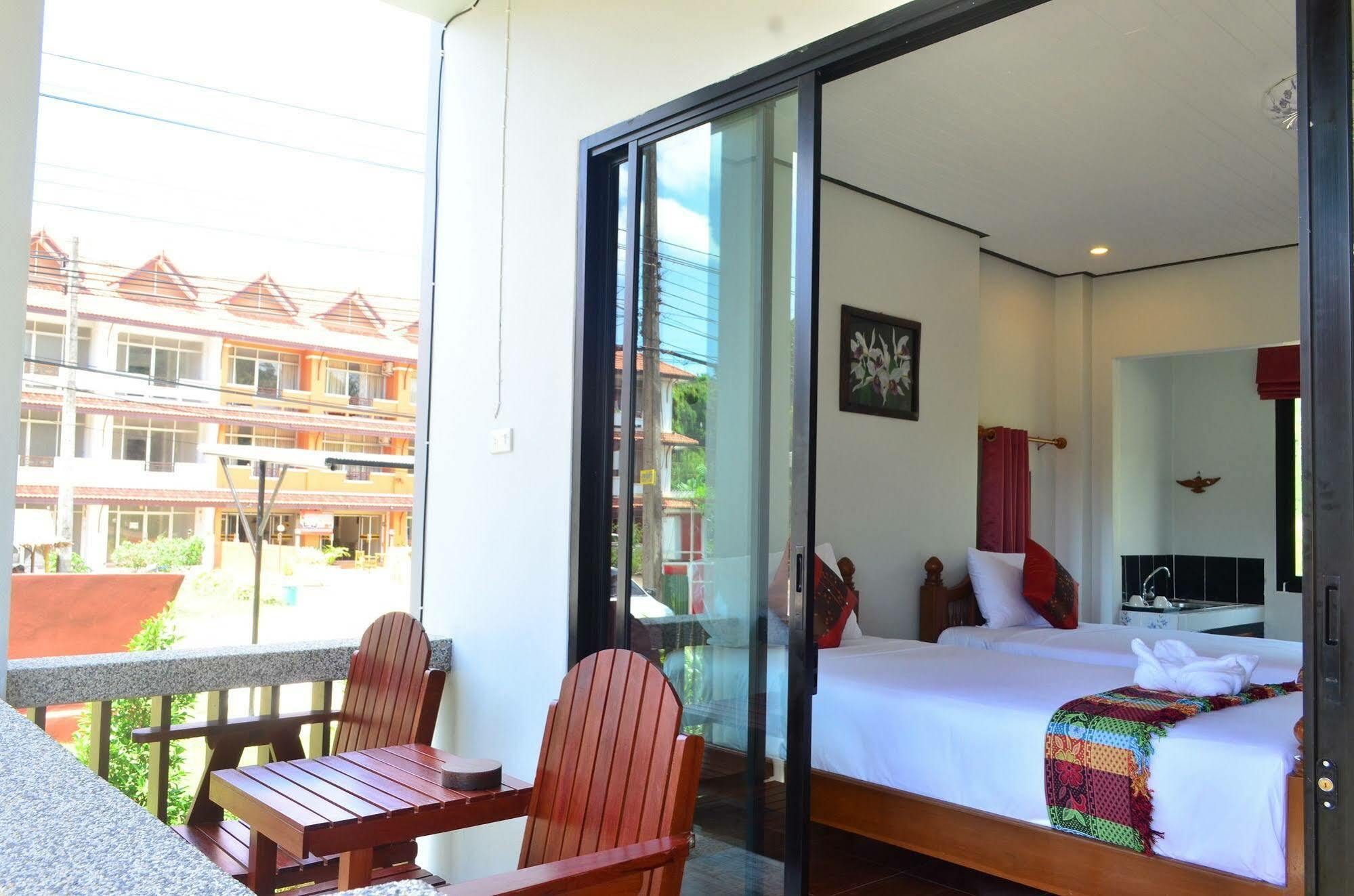 พงศ์พิพัฒน์ ลันตา แมนชั่น Hotel เกาะลันตา ภายนอก รูปภาพ
